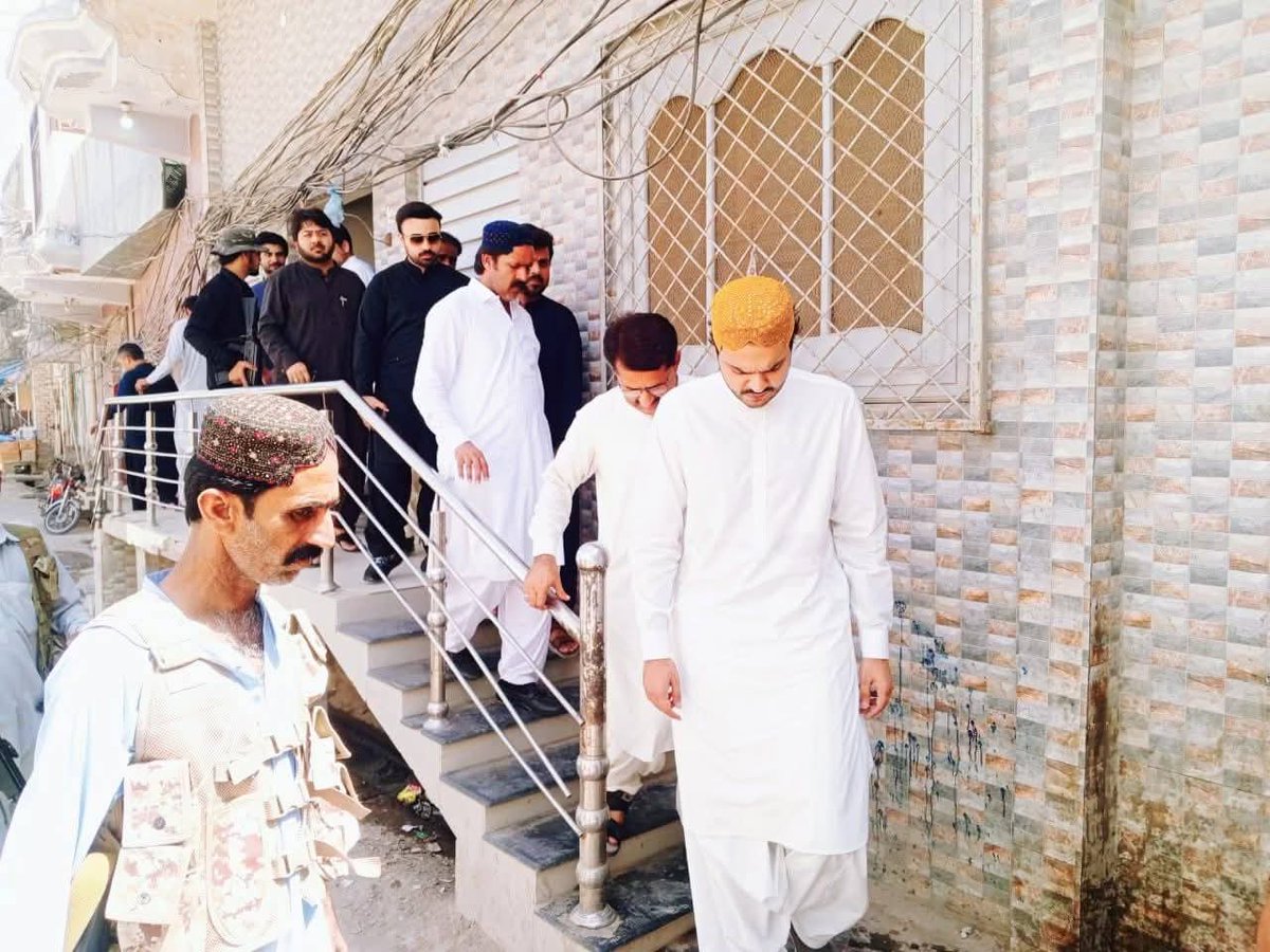 MusmanBhutto786's tweet photo. 15_05_2026
#Jarwar

پاکستان پیپلزپارٹی کے نوجوان رہنماہ سردار زادہ میر نور محمد خان لونڈ جروار پہنچ کر دیوان برادری سے انکے پیاروں کے انتقال پر تعزیت و اظہار افسوس کیا
@NMKL_Official https://t.co/YSd8jYzqTW