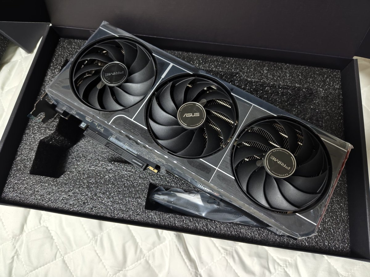 ふふ…RTX5070tiをお迎えしましたわよ〜！ 𝑀𝑦 𝑛𝑒𝑤 𝑔𝑒𝑎𝑟
