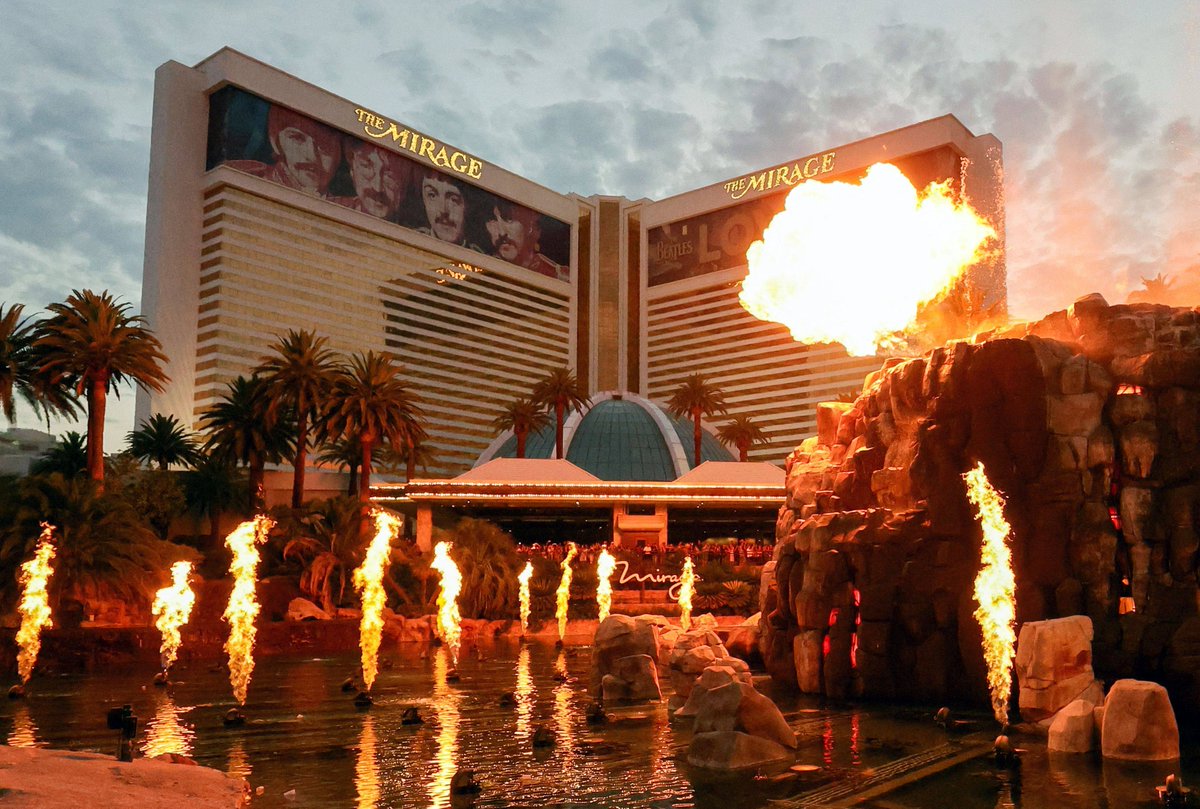 VintageVegas's tweet photo. When The Mirage opened in 1989, it changed Las Vegas forever. Steve Wynn’s $630M mega-resort introduced volcanoes, tropical lagoons, Siegfried & Roy, and a new era of immersive casino resorts, sparking the modern Strip boom that followed. #VintageVegas https://t.co/NSwthCYGta