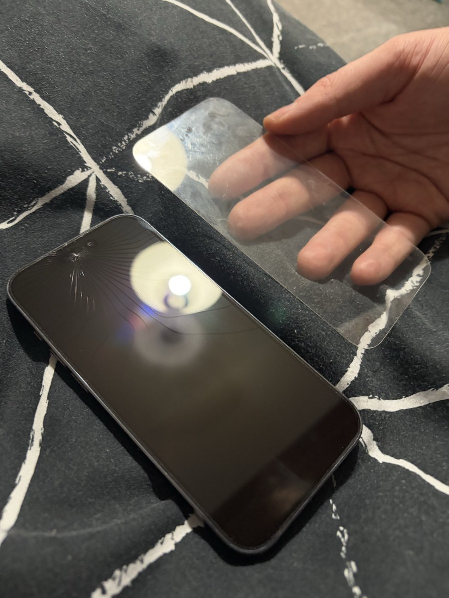 HarryJewers's tweet photo. Shoutout to my @spigen screen protector which remained totally unharmed while allowing my phone screen to get shattered. Good example as to why cars are supposed to crumple, or bike helmets break. https://t.co/FyHoHaNfKq