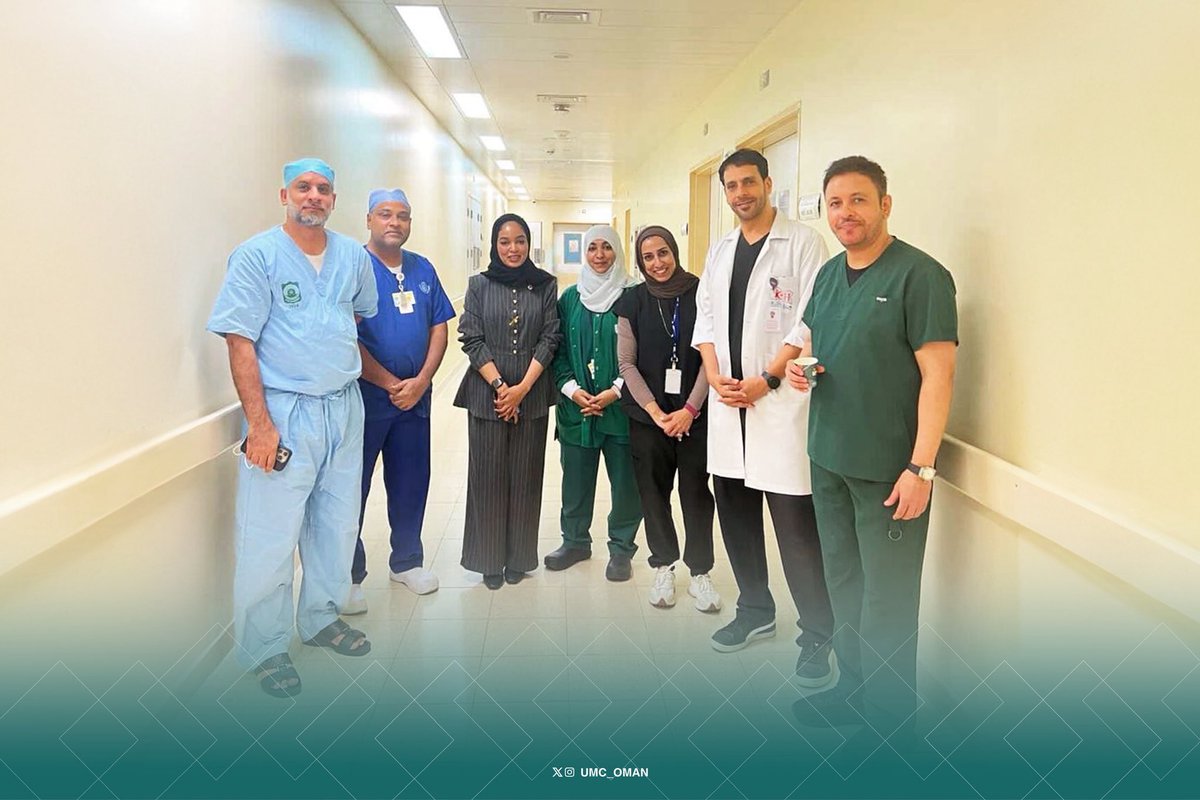 UMC_OMAN's tweet photo. بعض تخصصات ووحدات العناية المركزة تتحرك بكامل طاقتها إلى حيث يوجد المريض لتوفير أحد أعقد العلاجات الطبية اللازمة.

وخلال أقل من أربعٍ وعشرين ساعة، نفّذ فريق برنامج نقل الحالات الحرجة باستخدام أجهزة دعم الدورة الدموية والأكسجة خارج الجسم بالمدينة الطبية الجامعية ثلاث مهمات متقدمة لحالات من مستشفى خولة، ومستشفى الرستاق، والمدينة الطبية للأجهزة العسكرية والأمنية، حيث جرى تقديم الإسناد القلبي والرئوي المتقدم، وتركيب أجهزة دعم الدورة الدموية والأكسجة خارج الجسم ميدانيًا، ثم تأمين النقل الطبي للحالات إلى مستشفى جامعة السلطان قابوس لاستكمال الرعاية التخصصية الدقيقة.

ويُعد هذا النموذج من أكثر نماذج الرعاية الحرجة تعقيدًا، إذ يقوم على نقل تقنيات دعم الحياة المتقدمة إلى المريض قبل نقله، بما يتطلب جاهزية بشرية وتقنية عالية، وقدرة على التدخل السريع والعمل المتزامن بين فرق ومؤسسات متعددة دون هامش للتأخير.

كما يعكس البرنامج تطور قدرات المنظومة الصحية الوطنية في إدارة الحالات الحرجة فائقة التعقيد، وتوسيع نطاق الوصول إلى الرعاية التخصصية المتقدمة بكفاءة وأمان.