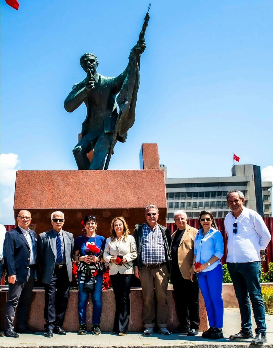 Atikopruluoglu's tweet photo. "107 yıl önce bugün Şehit Gazeteci Hasan Tahsin'in İzmir'deki ilk kurşunu; onurumuzdur! 
Bağımsızlığımızın ve şanlı Milli Mücadelemizin yiğit neferine saygıyla, minnetle.
#ŞehitGazeteciHasanTahsin #15Mayıs1919 #İzmir https://t.co/awXfwJq82B