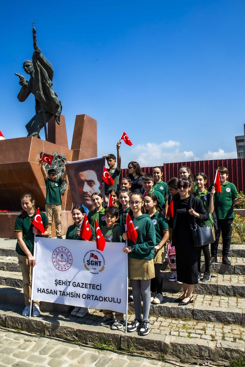 Atikopruluoglu's tweet photo. "107 yıl önce bugün Şehit Gazeteci Hasan Tahsin'in İzmir'deki ilk kurşunu; onurumuzdur! 
Bağımsızlığımızın ve şanlı Milli Mücadelemizin yiğit neferine saygıyla, minnetle.
#ŞehitGazeteciHasanTahsin #15Mayıs1919 #İzmir https://t.co/awXfwJq82B