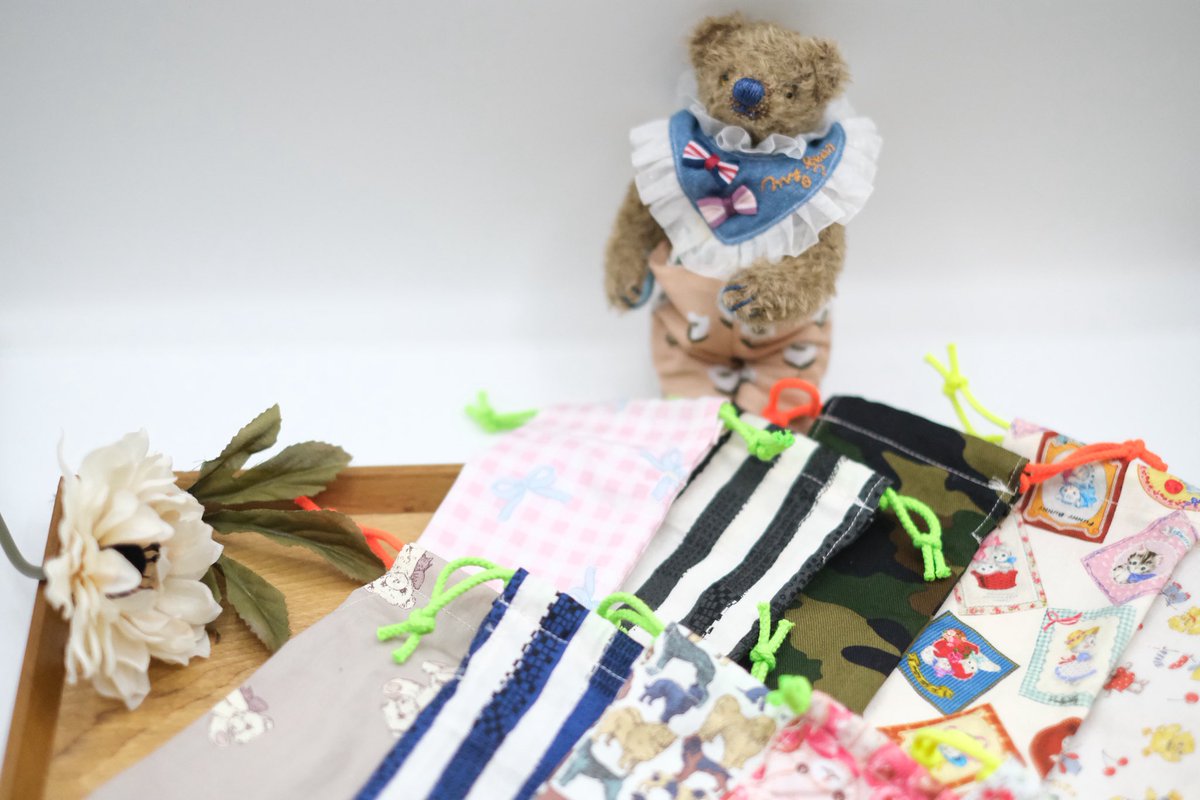 satula_bear's tweet photo. 【作品紹介】マルシェ限定！2種類の巾着ポーチ 🛍️✨
輸入生地やデザイナーズ生地を使ってこだわりの巾着を作りました🧵こちらは今回のマルシェ限定アイテムになります！定番の巾着はお子様の学校や園の小物入れなど、日常使いにぴったりです♪
ツリーへ↓ https://t.co/imKSDGUOCA