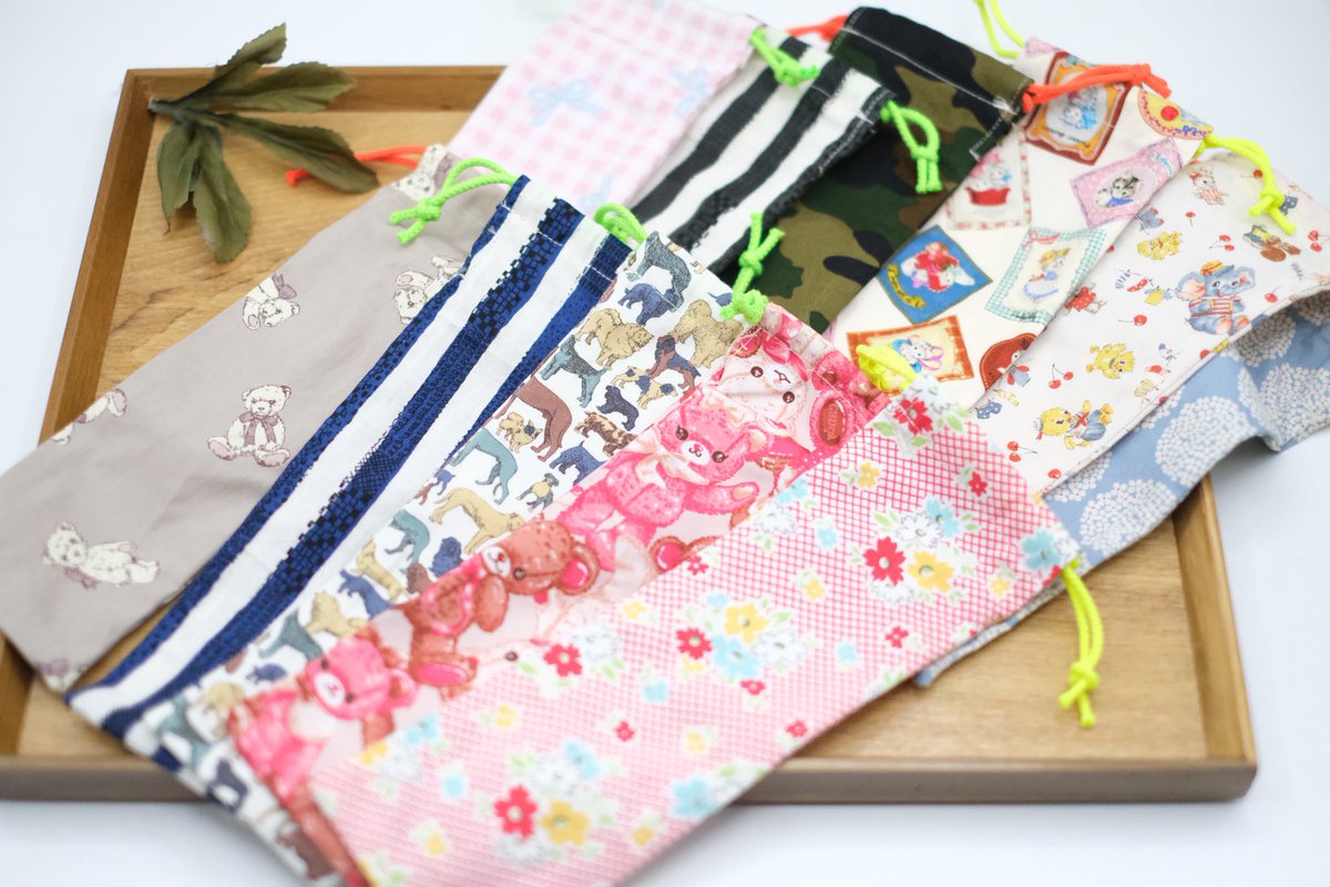 satula_bear's tweet photo. 【作品紹介】マルシェ限定！2種類の巾着ポーチ 🛍️✨
輸入生地やデザイナーズ生地を使ってこだわりの巾着を作りました🧵こちらは今回のマルシェ限定アイテムになります！定番の巾着はお子様の学校や園の小物入れなど、日常使いにぴったりです♪
ツリーへ↓ https://t.co/imKSDGUOCA