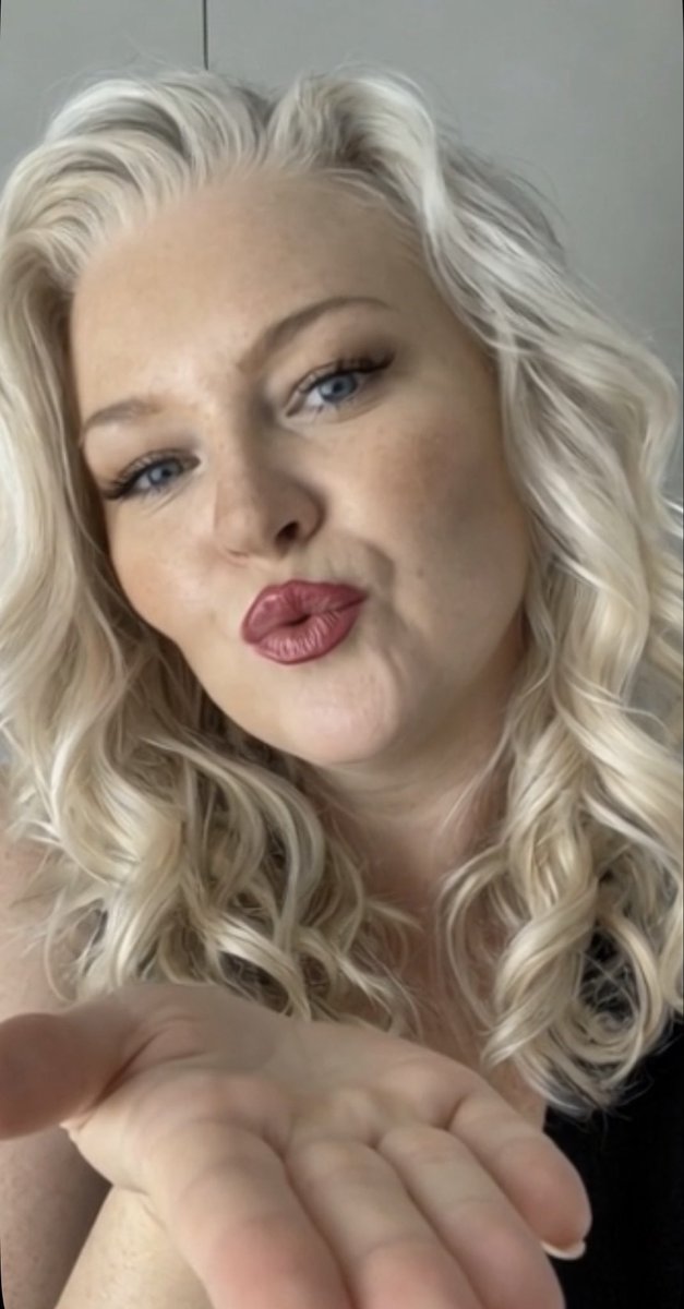 mzshal's tweet photo. You’ve worked hard alllll week! 

You deserve to send your cash to me today! 

And i have lots of options to help you

Revolut, Throne and now PayPal 
(in my comments for you) 

You’re welcome btw! 😉 https://t.co/SAqAtzbzxg