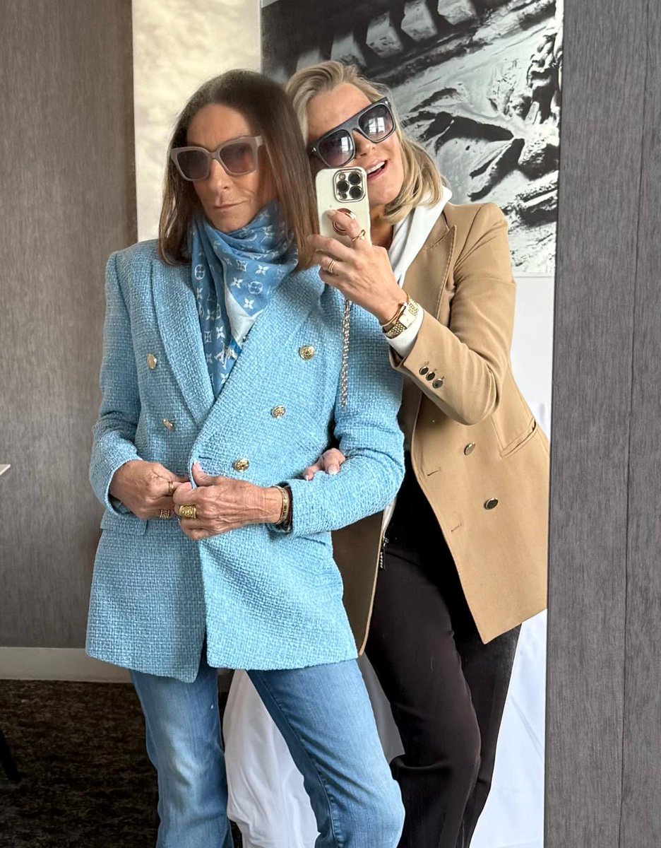 CatsCompilation's tweet photo. Together indef, with my BFF! ❤️🇫🇷🥂

About to misbehave 🤪✌️

#ItsThatTimeAgain #Paris #GirlsTrip https://t.co/6X4fvxHt3e