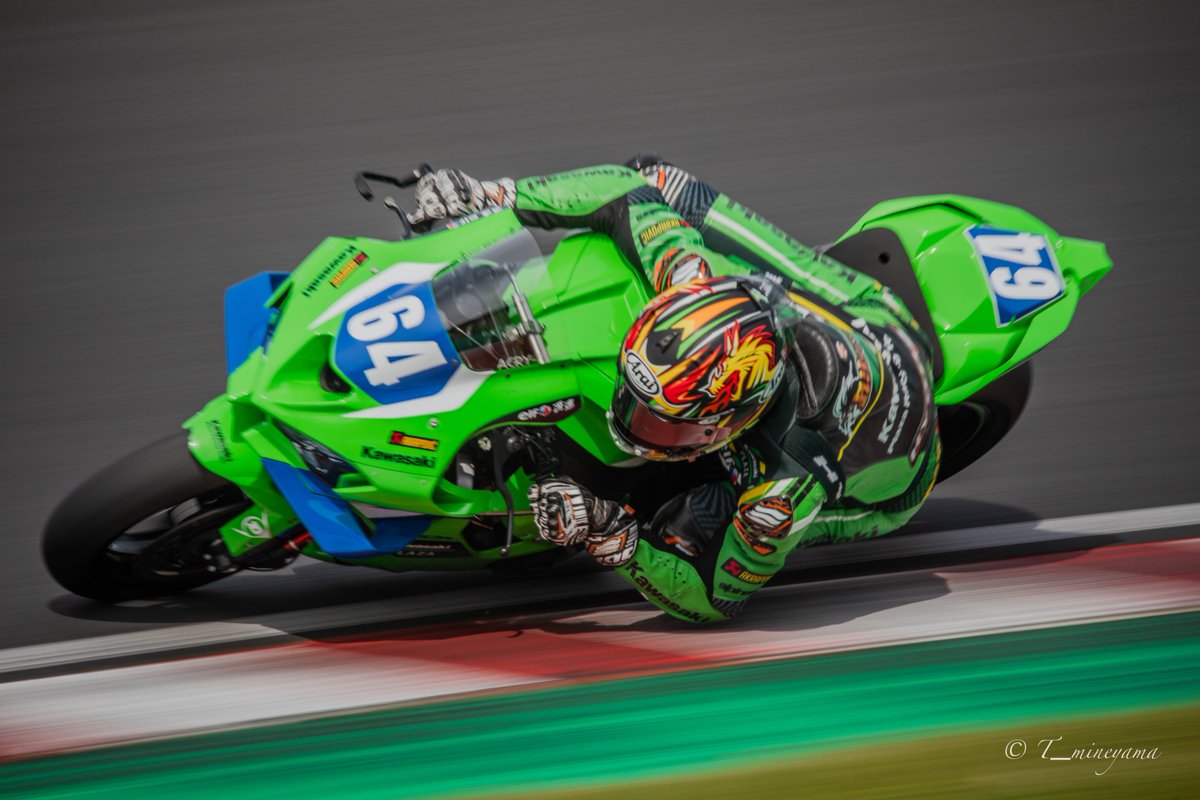 T_Mineyama's tweet photo. 5/12 "コカ·コーラ" 鈴鹿8耐 第47回大会 鈴鹿サーキット主催 特別スポーツ走行 "Suzuka Test Session"
No.64 Kawasaki Plaza Racing Team
岩戸 亮介 選手
彌榮 郡 選手
中山 耀介 選手 https://t.co/emJdLYaqgz