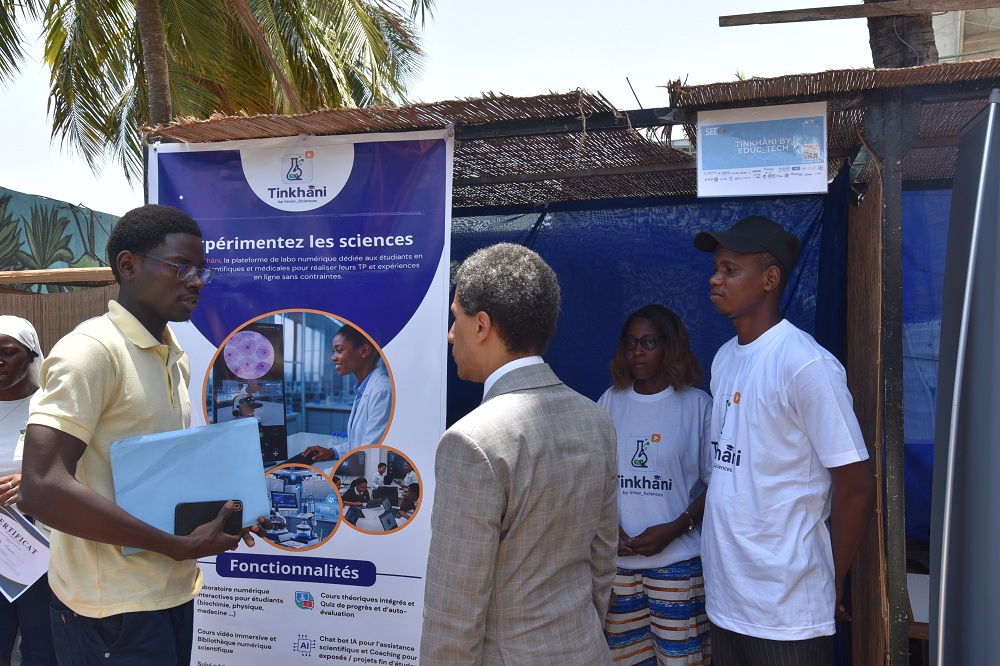 UEenguinee's tweet photo. 🚀🎓 Coup d’envoi du 5e Salon des Étudiants Entrepreneurs à @keyceacademy en présence de l’Ambassadeur de l’UE, @XavierSticker. Trois jours d'expos, de pitch et de rencontres avec des investisseurs. https://t.co/P8bhfPJIsq