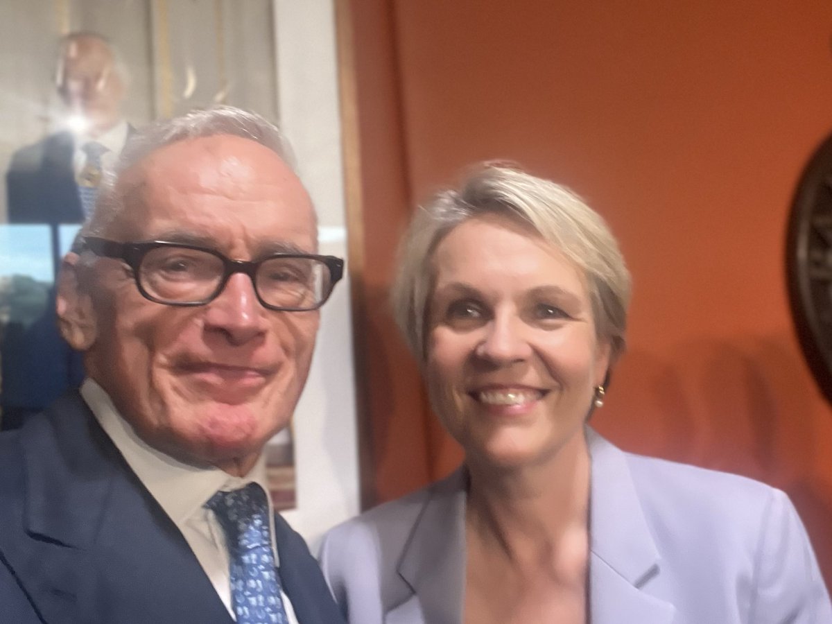 Bob Carr tweet media