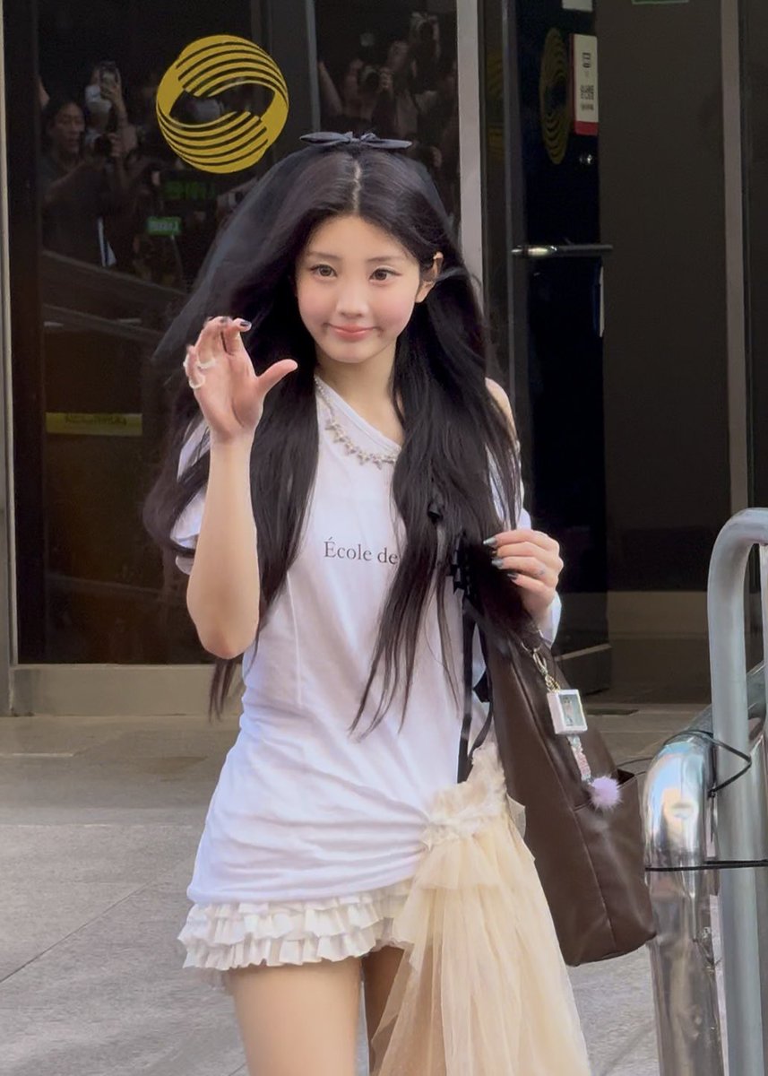 새니 tweet media