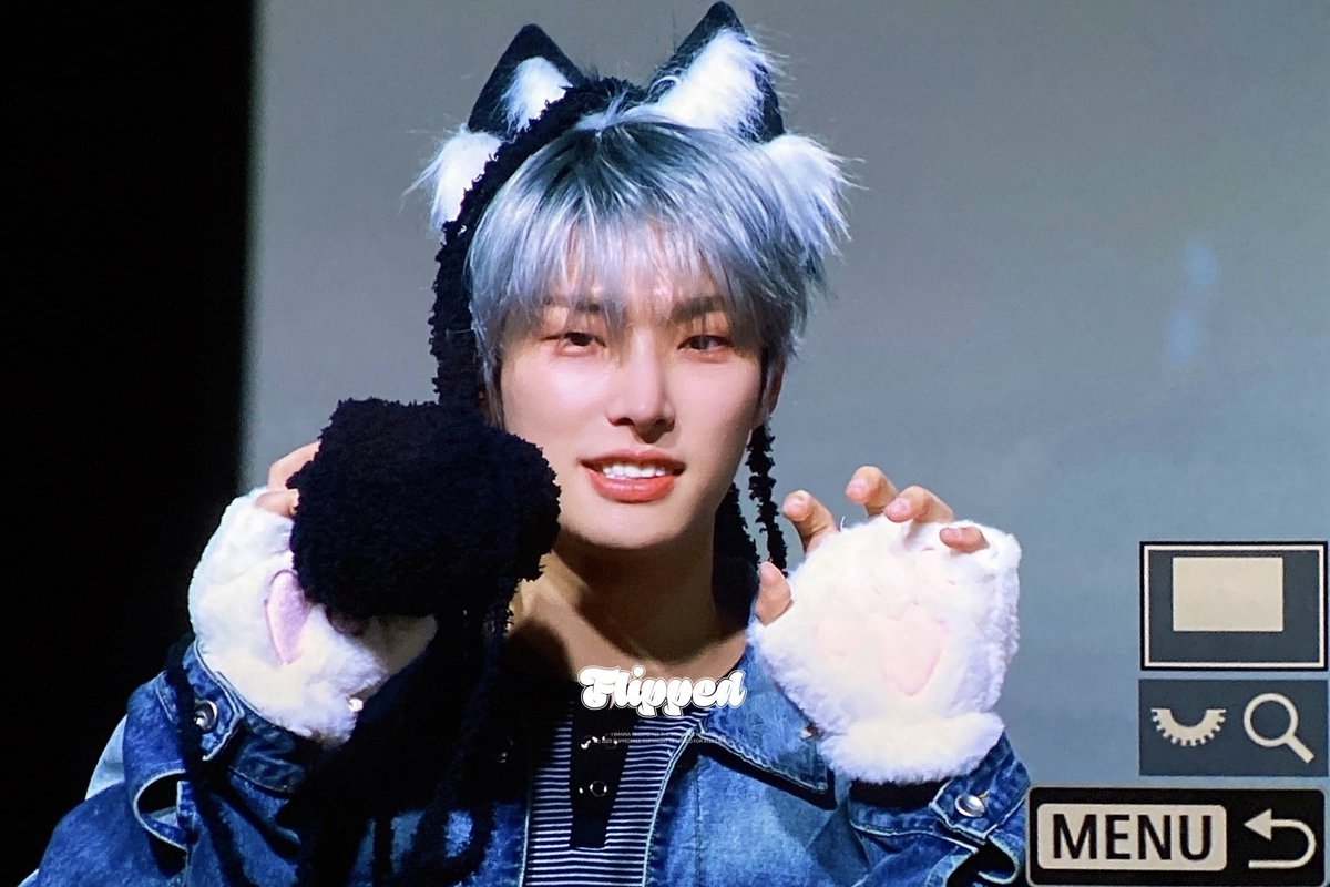 AtinY_Fixon08's tweet photo. 야물딱지게 치즈스틱들 모아서 각시들 한입 해보려는 어떤 견 https://t.co/iTLoeYc8dD