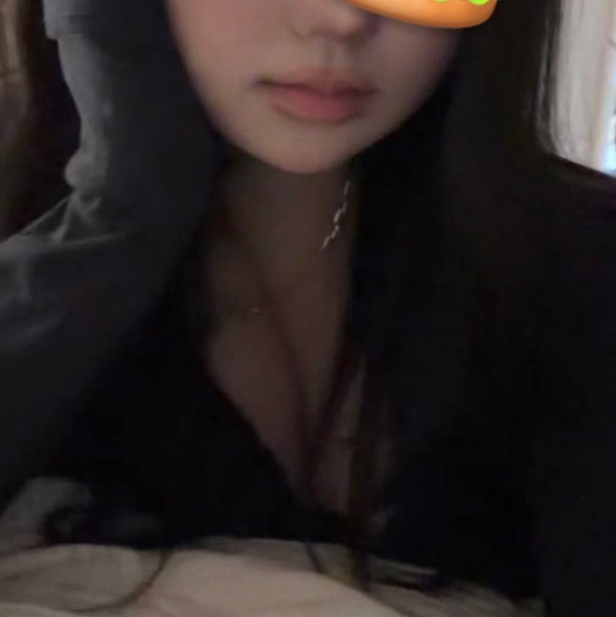 하루 tweet media