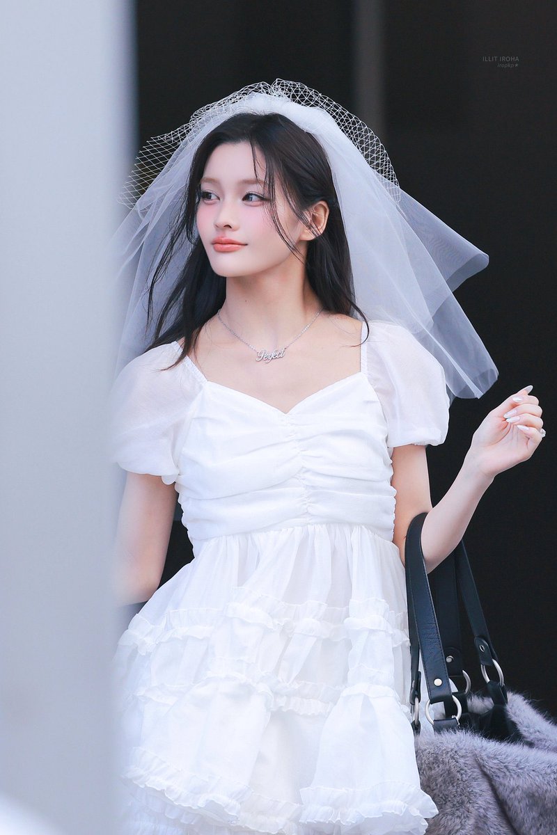 nuunglady's tweet photo. 아개좋네 나 귀신콤유령신부콤흰색옷콤공주콤 이딴거다있어서지금너무기분이좋음 https://t.co/a6P5TxzOJu