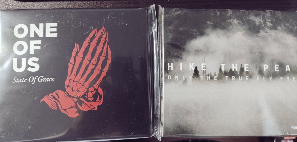 fastcircle's tweet photo. One of us
New Album追加オーダー本日入荷しました！
1stも少数入荷しましたが、売り切れちゃいました‥さすが元ASADO😊

Hike the peak
7月には2ndフルアルバム入荷予定のHike the peakの1stも！予習してね。
山梨Shamesファンは聴いてみて。4曲目にace氏がメインボーカルでゲスト参加！カッコイイ！ https://t.co/JIKgo4oqCK