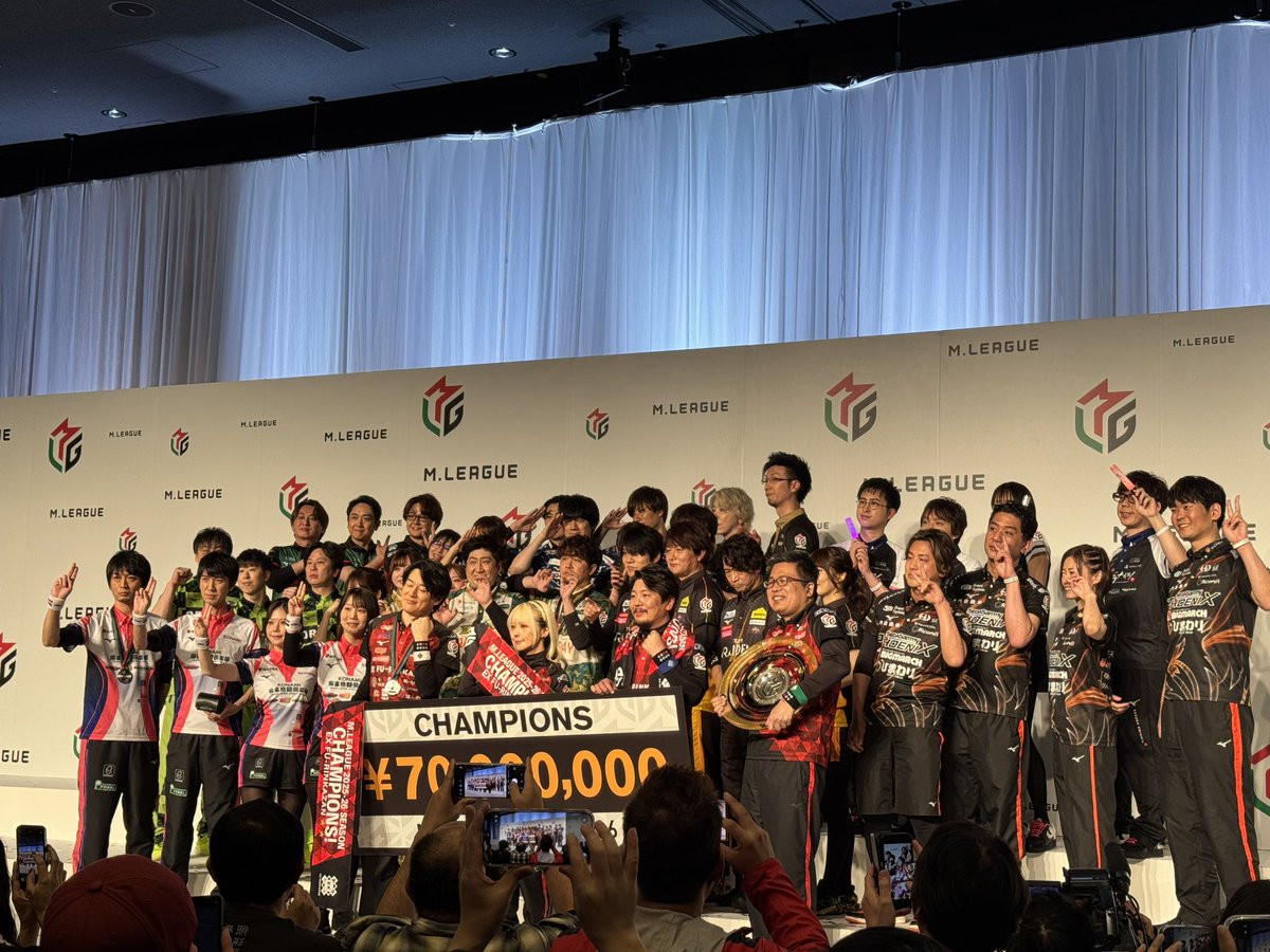 OG5UJ's tweet photo. Mリーグファイナル最終戦PVとても良かった。
風林火山メンバーの優勝スピーチで、言葉が詰まるうっちーをおかぴが涙ながらに見届けててグッときちゃったよ。
選手の皆さん本当にお疲れ様でした。
来季こそBEAST！
#Mリーグ https://t.co/h6cjCdBeJF