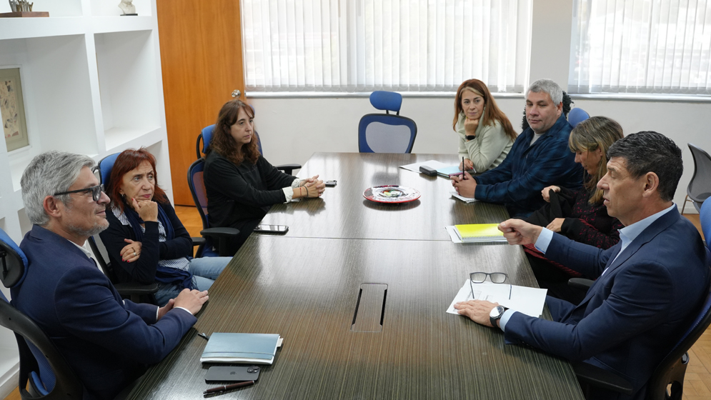 CONICETLaPlata's tweet photo. El #CONICET #LaPlata y la @UNAJ_oficial profundizan la articulación institucional
El director del organismo, Gonzalo Veiga, y el rector de la #UNAJ, Arnaldo Medina, compartieron ideas y objetivos sobre las líneas de trabajo en común
👉https://t.co/e8tAtvta6P https://t.co/1eXe3LCap2