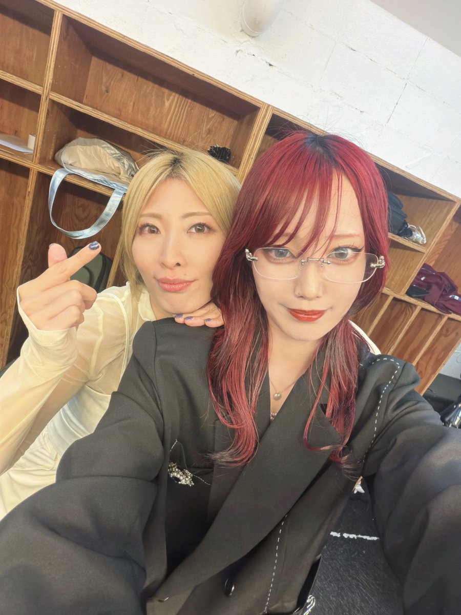 io_nightowl's tweet photo. 折原伊桜主催ライブ「共同戦線vol.2」
草野華余子さん、S!Nさんと
バンドセットスリーマン！
ありがとうございました🔥🔥🔥 https://t.co/VENZrXrTpf