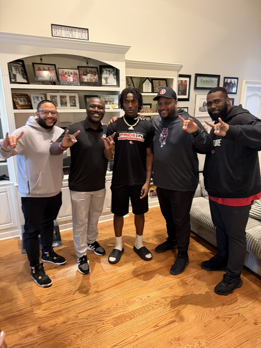 TolsonAyden21's tweet photo. Truly blessed to be in this position I’m in had a great home visit with @AStateFB thank you guys❤️@Coach_Kwam @CoachJ_Ortiz @PassFootball5 @Coach_Neal16 @trey_blount @coachcfb1 https://t.co/t1XtWIFL0o