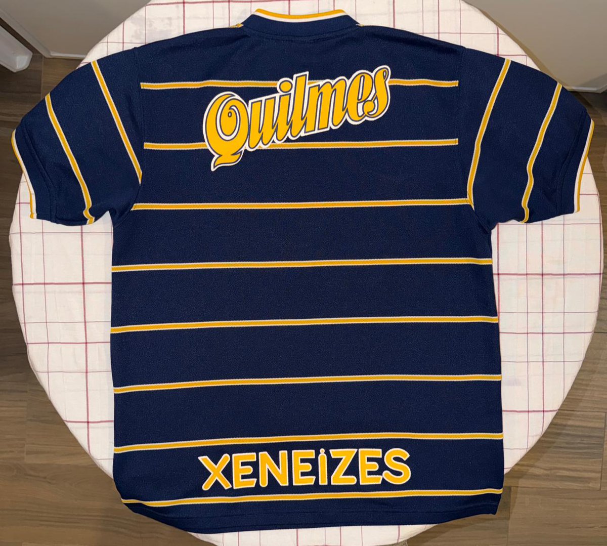 Crm95__'s tweet photo. @marto_m3 Mercosur M (sería un L amplio) $399.999 BRILLA
Campeones 2000 XL (un mini detalle en la espalda, ni se nota) BRILLA $309.999 https://t.co/OF0KvuhEXI