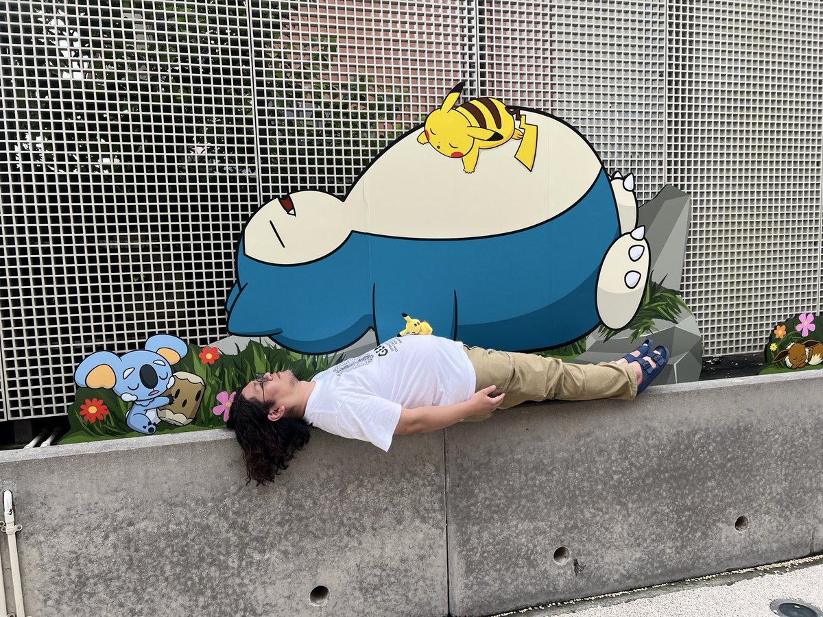 hide_bg's tweet photo. ゆこるのみんなで沖縄のサイコロ堂シーサイドさんに（@saikorodo_SS ）研修に行ったよ！！

綺麗な外装、考えられた内装の話を聞いててとても勉強になりました！！

店長のごうきさんに色々な場所に案内して頂いてとても楽しい旅行でした😊

スキューバダイビングも最高に楽しかった！！！！！ https://t.co/RDQZbUQWZe