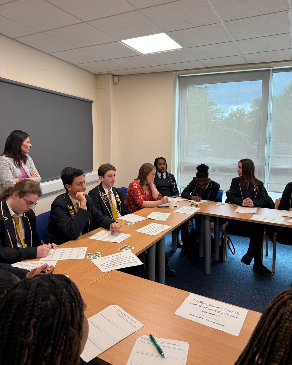 SCA_Community's tweet photo. We were delighted to welcome Michael Wheeler, MP for Worsley and Eccles, to the Academy yesterday!

He hosted a Student Roundtable with Year 9 and Year 10 students as part of the Government’s national conversation, “Growing up in the online world.” 📱

#WeAreSCA https://t.co/MeLgH4SeIX