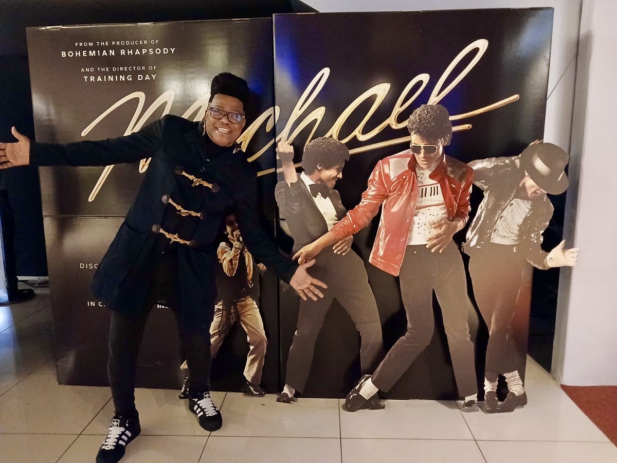WanderPires_'s tweet photo. Assisti o filme do querido Michael Jackson com o próprio rei do pop 👀 e tenho certeza que fiz um grande papel de colocar mais uma nova geração fã desse astro! Meus filhos estão muitíssimo apaixonados e amam ouvi-lo!
Já quero assistir de novo!

Quem já assistiu aí?
VALEUUUUUUUU https://t.co/OPqXzyUgdB