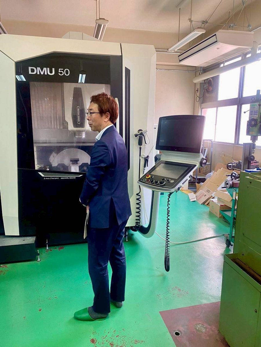 parentsbunin's tweet photo. 東淀工業高校を訪問。

機械工学科、電気工学科、理工学科の3学科が設置されており、「誠実」「創造」「勤勉」を校訓とし、積極的に様々な教育活動を実践。

5軸や卓上のマシニングセンタや、DX化をめざしたハイテク系の機器も。

「ものづくり」を通して学ぶことを楽しむことができる学校づくりを進めている。

https://t.co/cJ2YDYf16G

#大阪府教育委員会
