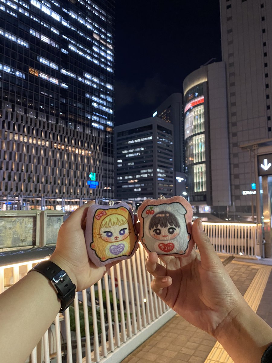 hoonnsuk's tweet photo. Meet up bersama mint ris @hoonfla ♡ https://t.co/l9z0o111LE