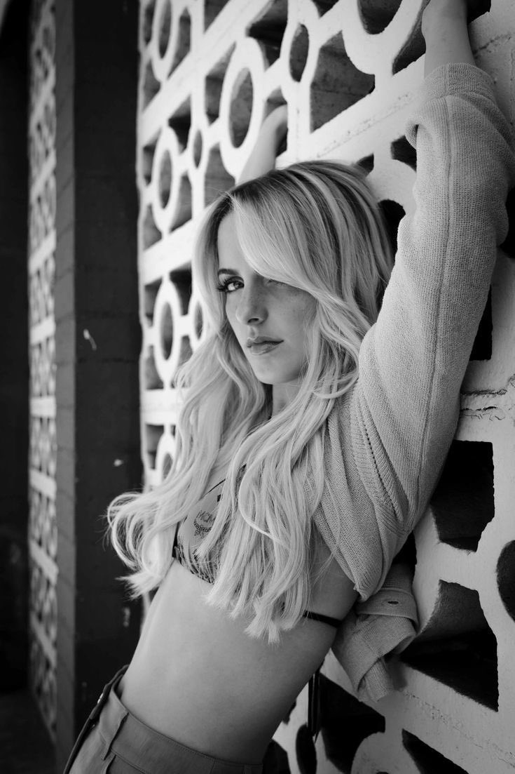ghxstdiary's tweet photo. Qual vibe eu passo?

🍑 - primeiro amor.
🍉 - namorada.
🍎 - crush. 
🍒 - golpe.
🍓 - inesquecível.
🌶 - enviada pelo capeta.
🍷 - um beijo, 10 anos de terapia. https://t.co/VT533LrKGg