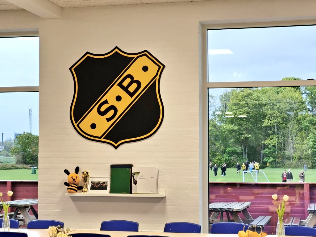 micpetersen's tweet photo. 4 promotions on the trot and challenging for the 5th, the village home side is hot. One of the best games I've seen for a while, pacy and fiercely fought with a late winner. Great support in the lovely ground.

Jyllandsserien 1 (DK level 6)
Skovsgård v VSK Århus II 2-1, att. 250 https://t.co/cKV5XwE2yV