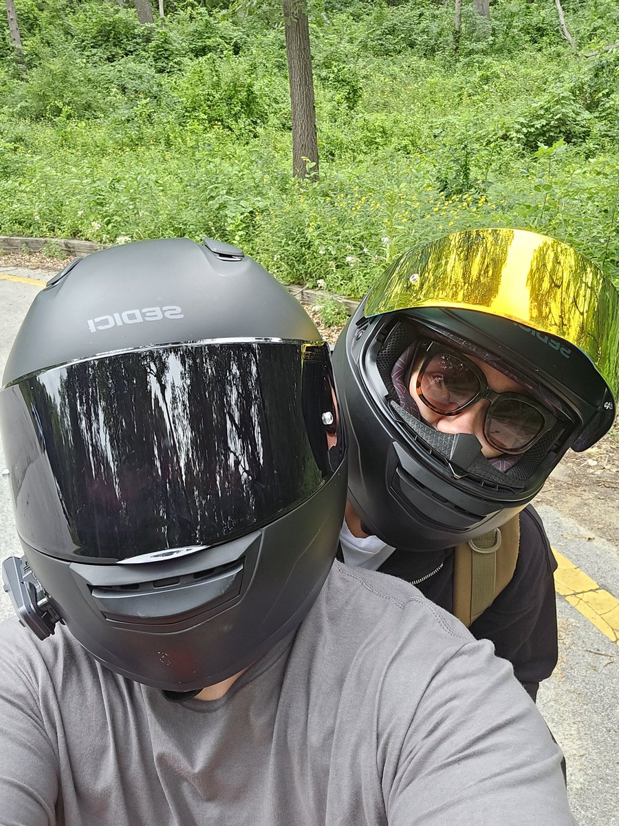 Al3xb2121's tweet photo. She loves the ride... Especially when other men are watching π€π
#hotwifefantasy #wifesharingfantasy #motorcyclecouple https://t.co/YeIYfKg06g