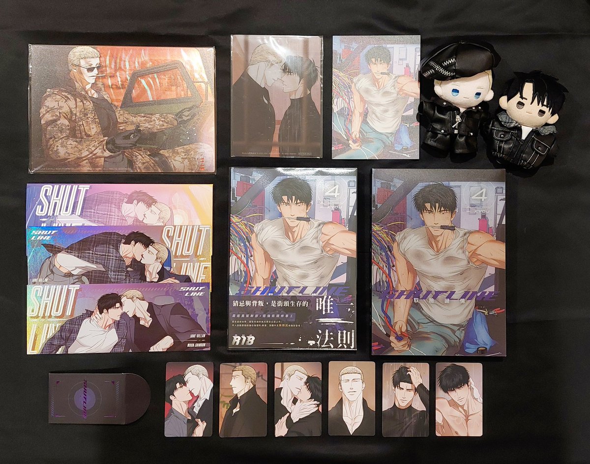 bluesummer42's tweet photo. 今天拿到預購的shutline台灣版第四冊，馬上打開來看🥰
和台bom翻譯不太一樣，整個感覺也不同呢🤔台bom版反覆看了好幾次，實體書也好好來細品一下
#Shutline #셔��라인 https://t.co/GNd9Zo1nVf
