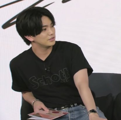 mskdyochi's tweet photo. Tシャツインの正門くんメロいし この男すぎる体格と骨格ほんまに好きすぎてしんどい https://t.co/LGZz3hczS1