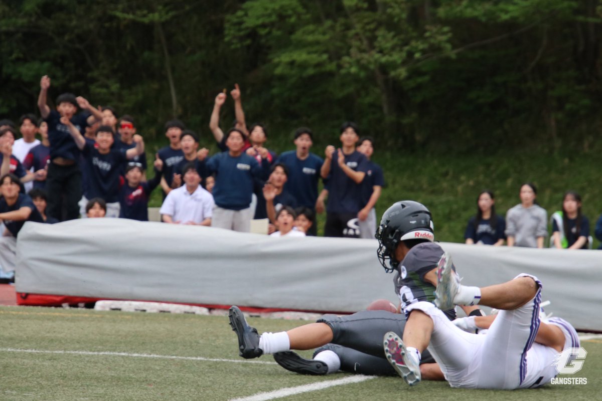 KyotoU_Football's tweet photo. 【野球部相互応援】
4月19日(日)に行われた今出川ボウルでは、京都大学硬式野球部のみなさん59名が応援に来てくださいました！

京大の仲間たちの声援は本当に心強かったです。
本当にありがとうございました！

今度は私たちが全力で応援しに行きます🔥

#Football #京都大学 #アメフト #今出川ボウル https://t.co/nBe9DcnI17