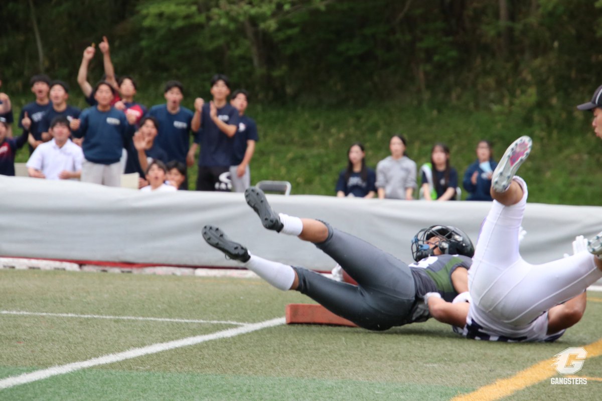 KyotoU_Football's tweet photo. 【野球部相互応援】
4月19日(日)に行われた今出川ボウルでは、京都大学硬式野球部のみなさん59名が応援に来てくださいました！

京大の仲間たちの声援は本当に心強かったです。
本当にありがとうございました！

今度は私たちが全力で応援しに行きます🔥

#Football #京都大学 #アメフト #今出川ボウル https://t.co/nBe9DcnI17