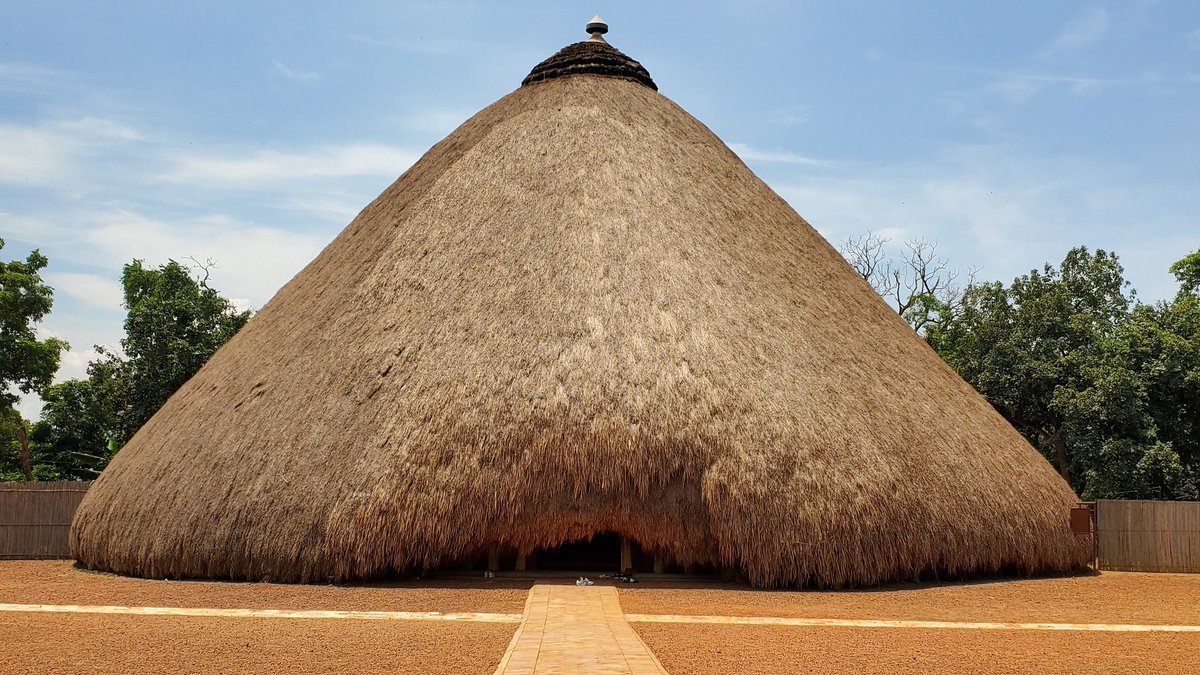 Hippolytus1308's tweet photo. It’s excursions like these that make you realise Uganda isn’t just beautiful — it’s deeply rich in culture, history, and stories worth preserving 🇺🇬
#kasubitombs
#culturalheritagetours
#ugandabeyondgorillas
#bugandakingdom
#africa
#exploreuganda https://t.co/NjiLNybcPZ