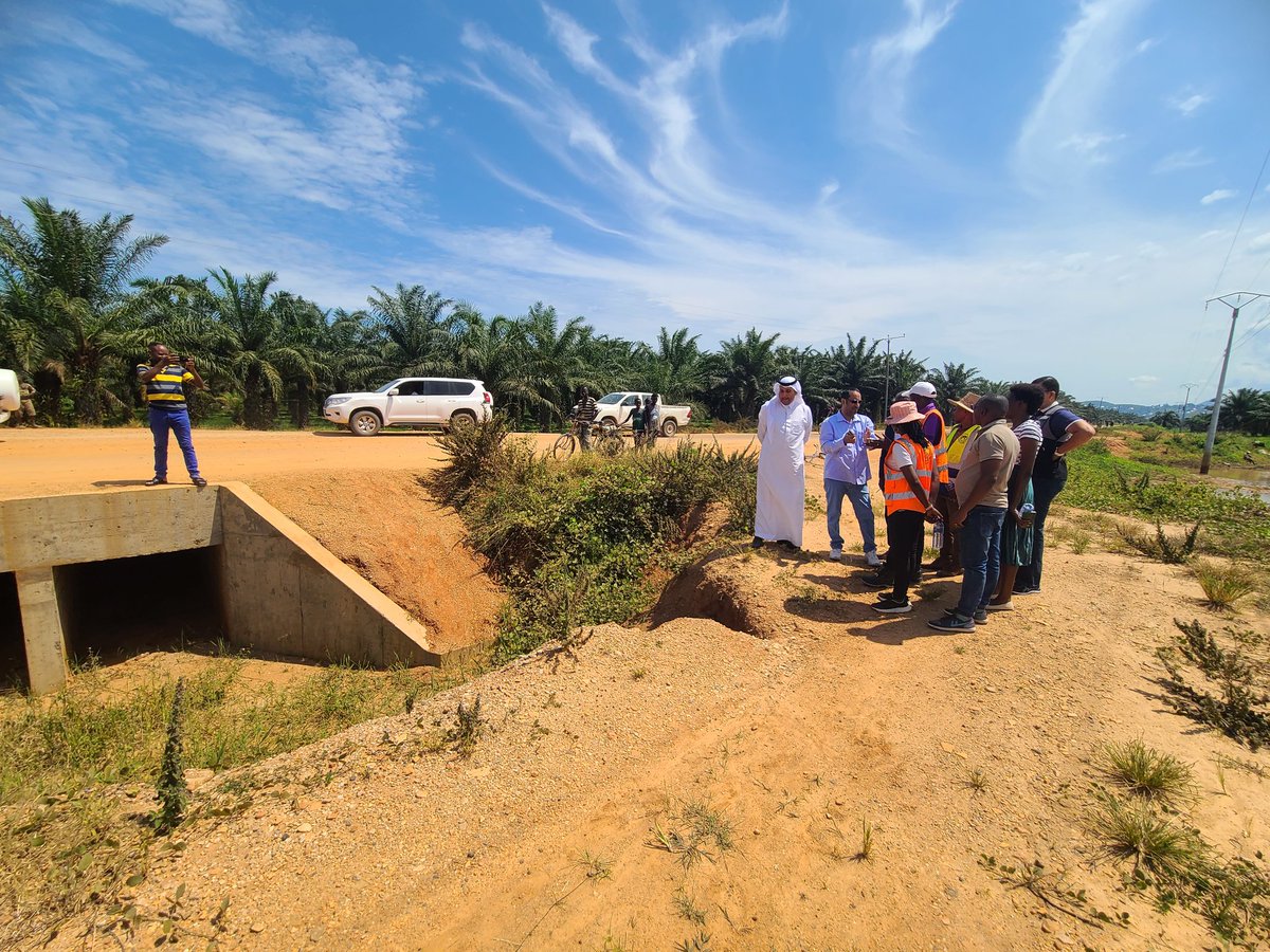 ARBurundi's tweet photo. 1. Mission de supervision hier, d'une délégation du Fonds Saoudien pour le Développement(FSD), l'un des parténaires techniques et financiers du projet de réhabilitation et de bitumage de la RN3 tronçon Rumonge-Nyanza Lac.Différents lieux ont été visités.@MielsBurundi @DavidB51087 https://t.co/s192AR9nVM