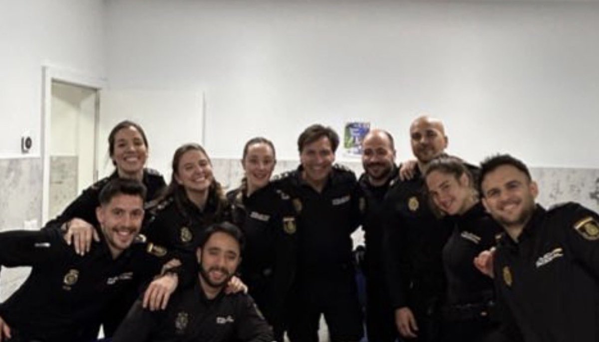 RodriguezNeira's tweet photo. Feliz día de San Isidro amigas y amigos 💃🕺🏼🫡🫡

Yo soy muy afortunado por poder compartirlo con mi familia policial desde el “Centro de Madrid, LEGANITOS”. 

EQUIPAZO, soy muy afortunado por poder compartir jornadas intensas con grandes profesionales y personas increíbles. https://t.co/HGaUFip1rB