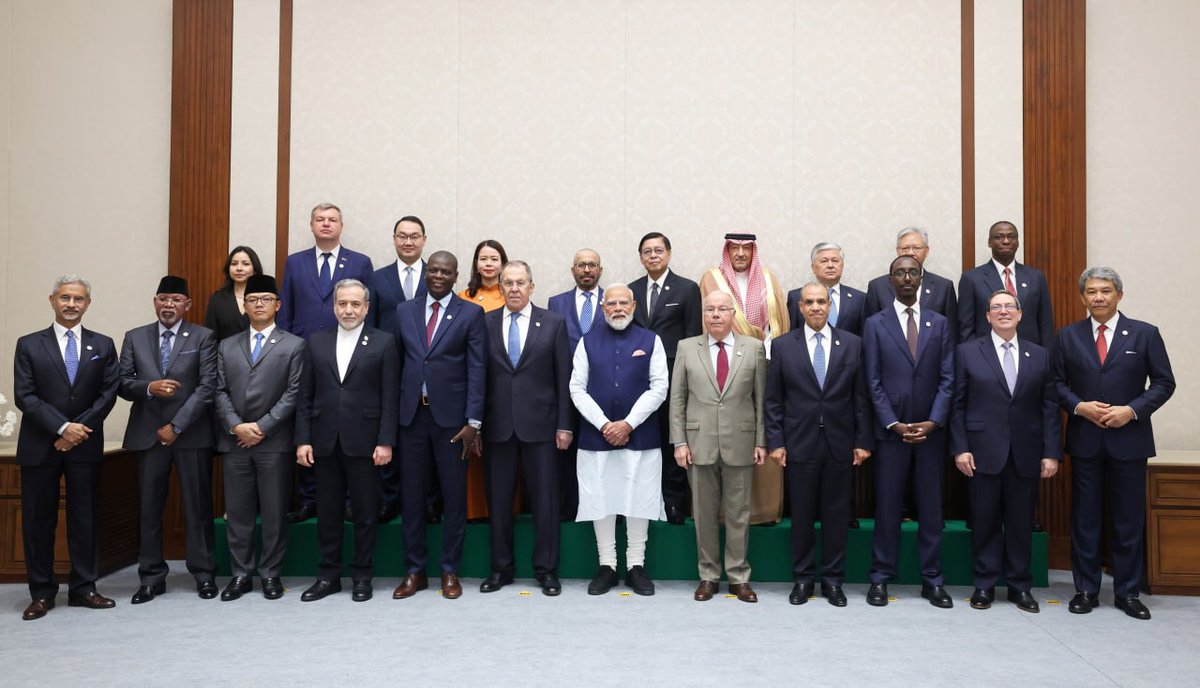 mfa_russia's tweet photo. 🗓 On May 14-15, FM Sergey #Lavrov took part in the #BRICS Ministerial held in in New Delhi under India’s Chairship.

The event featured a detailed &amp; trust-based exchange of views on a broad range of current international agenda issues.

https://t.co/Lyb6xeTW6K

#GlobalMajority https://t.co/guGgJQDM4M