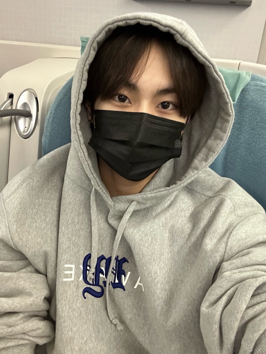 idokytti's tweet photo. 갑.자.기
정원비행기셀카좋음 https://t.co/ZYg8aEpVH6