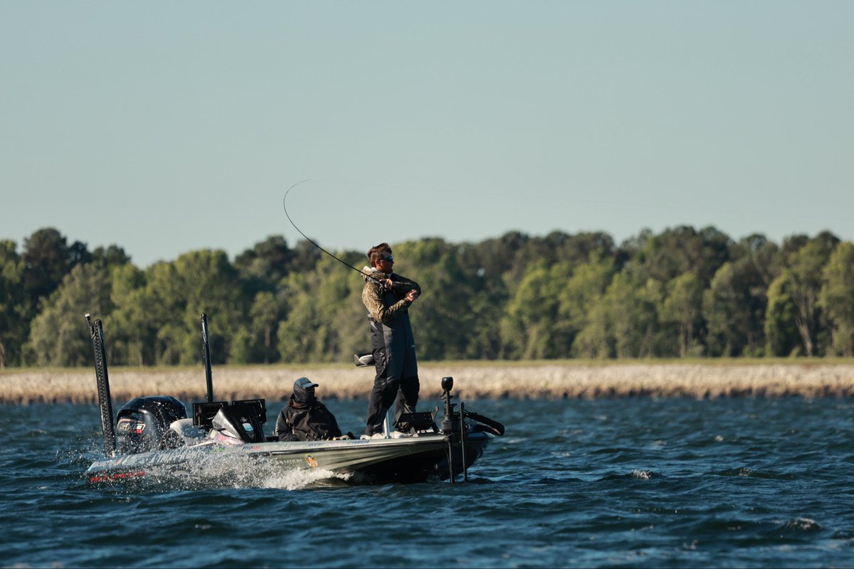 TexasBoatWorld's tweet photo. Bassmaster Elite Santee Cooper Lakes day 2
John Garrett 
#texasboatworld
 #sdgマリン https://t.co/qyvENbF7JE