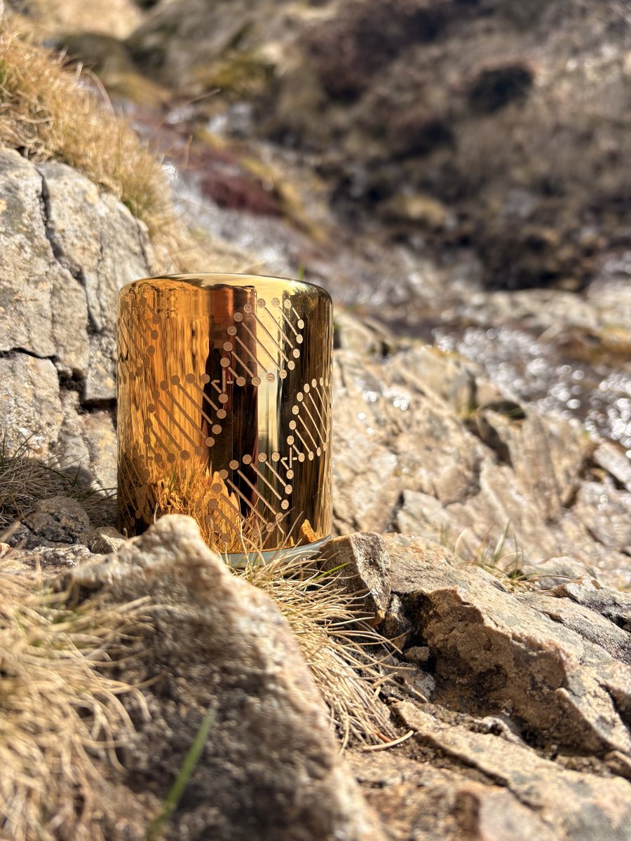 somavedic's tweet photo. Elaura is more than an interior piece. It is a bridge between the world and the pure energy of nature. Hand-blown Czech crystal glass, plated in 24-carat gold, carries the vibration of the sun and a serenity that returns your home to its natural roots.

https://t.co/nOLB085Ai7 https://t.co/owUlWaTzf2