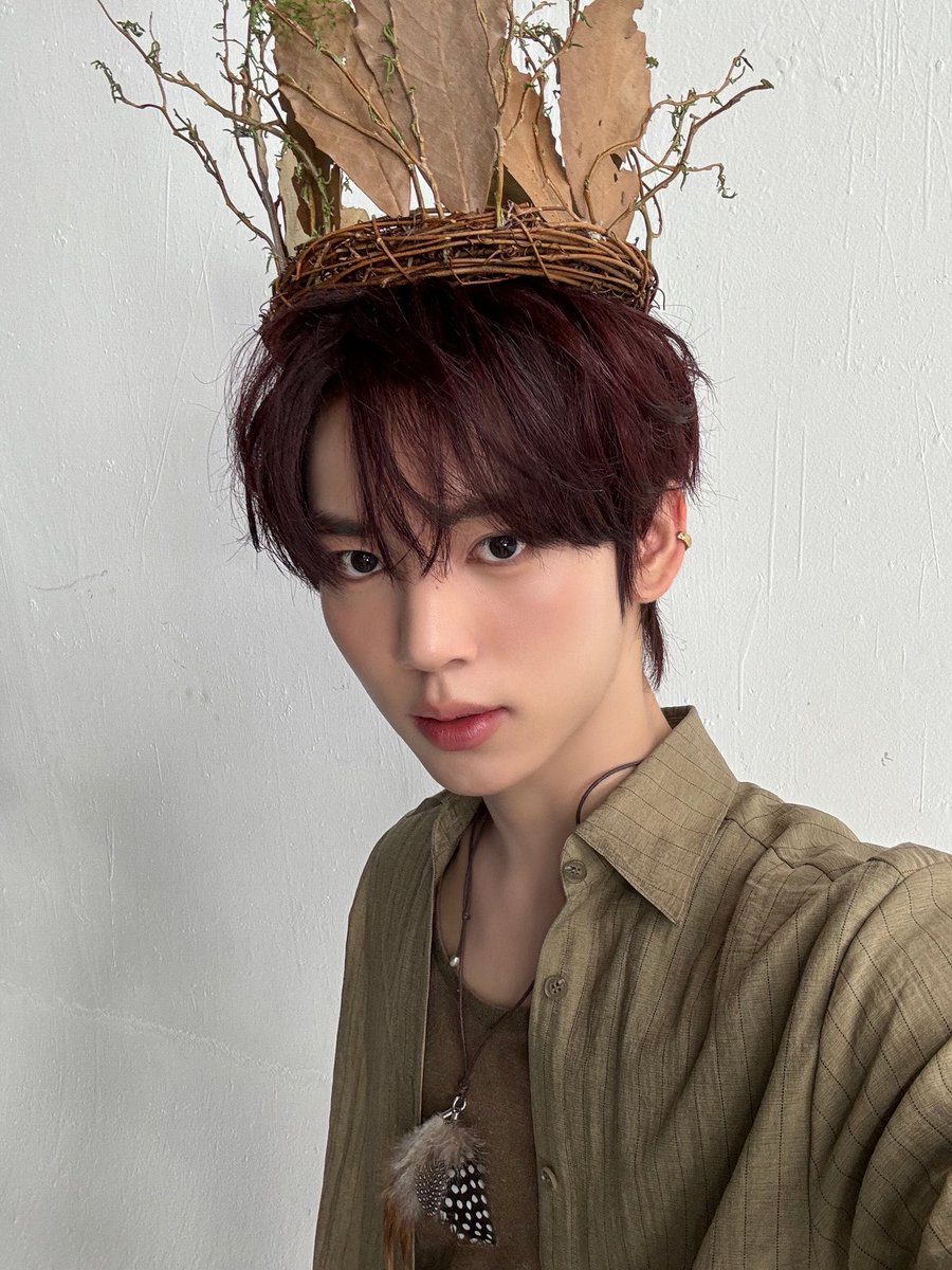 han yujin pics tweet media