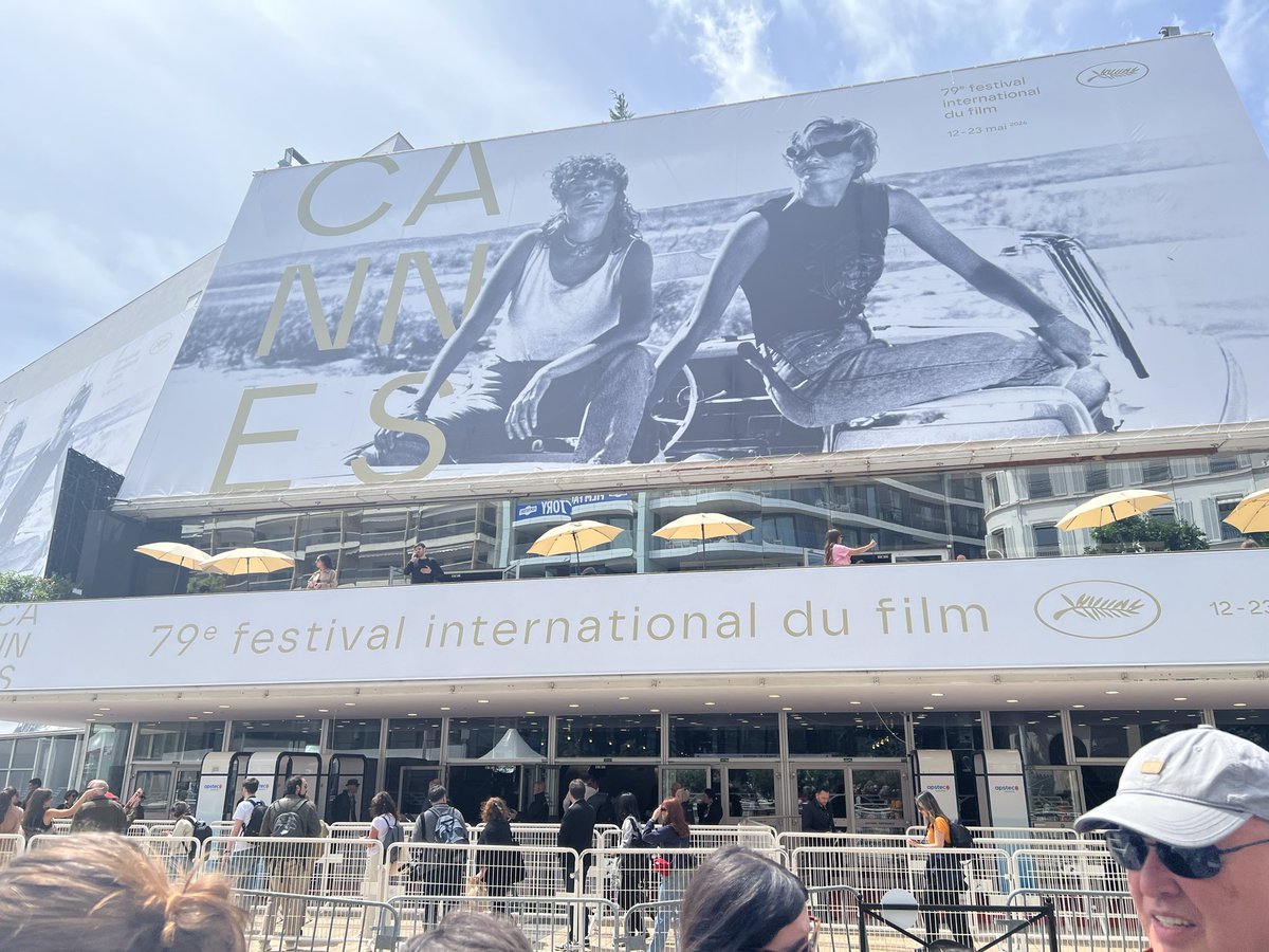 Kouji_Tajima's tweet photo. 自分でも信じられないんですが、カンヌ国際映画祭に招待して頂きまして、カンヌきてます。
明日レッドカーペットを歩くらしいです。
夢みたいです。 https://t.co/iHc2gNEj4a