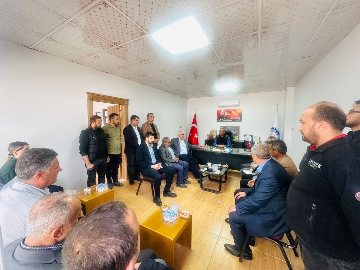 kadimdurmaz's tweet photo. 📌 Şırnak Küçük Sanayi Sitesi Yapı Kooperatifi’ni ziyaret ettik. 
Şırnak saha çalışmalarımız kapsamında, İl Başkanlığımız ve parti örgütümüzle birlikte, Şırnak Küçük Sanayi Sitesi Yapı Kooperatifi’ni ziyaret ettik.

Üreten, emek veren esnafımızın ve kooperatif üyelerimizin sorunlarını, beklentilerini ve çözüm önerilerini dinledik. Şırnak’ın üretimine, emeğine ve kalkınmasına katkı sunan her kesimin yanında olmaya devam edeceğiz.

#Şırnak #SahaÇalışması #Emek #Dayanışma #CHP

#Şırnak #SahaÇalışması #Emek #Dayanışma #CHP