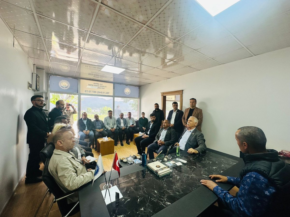 kadimdurmaz's tweet photo. 📌 Şırnak Küçük Sanayi Sitesi Yapı Kooperatifi’ni ziyaret ettik. 
Şırnak saha çalışmalarımız kapsamında, İl Başkanlığımız ve parti örgütümüzle birlikte, Şırnak Küçük Sanayi Sitesi Yapı Kooperatifi’ni ziyaret ettik.

Üreten, emek veren esnafımızın ve kooperatif üyelerimizin sorunlarını, beklentilerini ve çözüm önerilerini dinledik. Şırnak’ın üretimine, emeğine ve kalkınmasına katkı sunan her kesimin yanında olmaya devam edeceğiz.

#Şırnak #SahaÇalışması #Emek #Dayanışma #CHP

#Şırnak #SahaÇalışması #Emek #Dayanışma #CHP