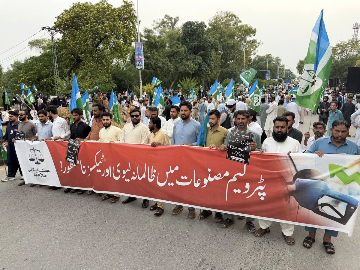 MusaLhr75's tweet photo. اسلام آباد
#JIProtestAgainstFuelPrice https://t.co/JFMPVPQzQx