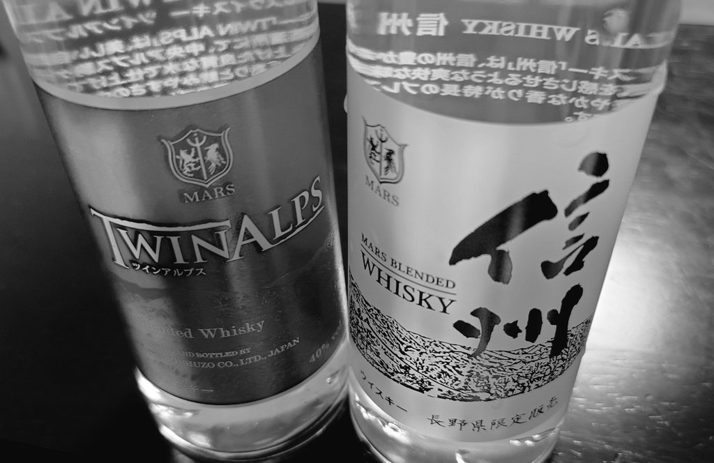 hanamaeym's tweet photo. 親に信州土産で貰ったウイスキー🥃
200mlを２本

家飲み2回で飲みきってしまった

美味しすぎ🤤 https://t.co/v9nHGVMpav