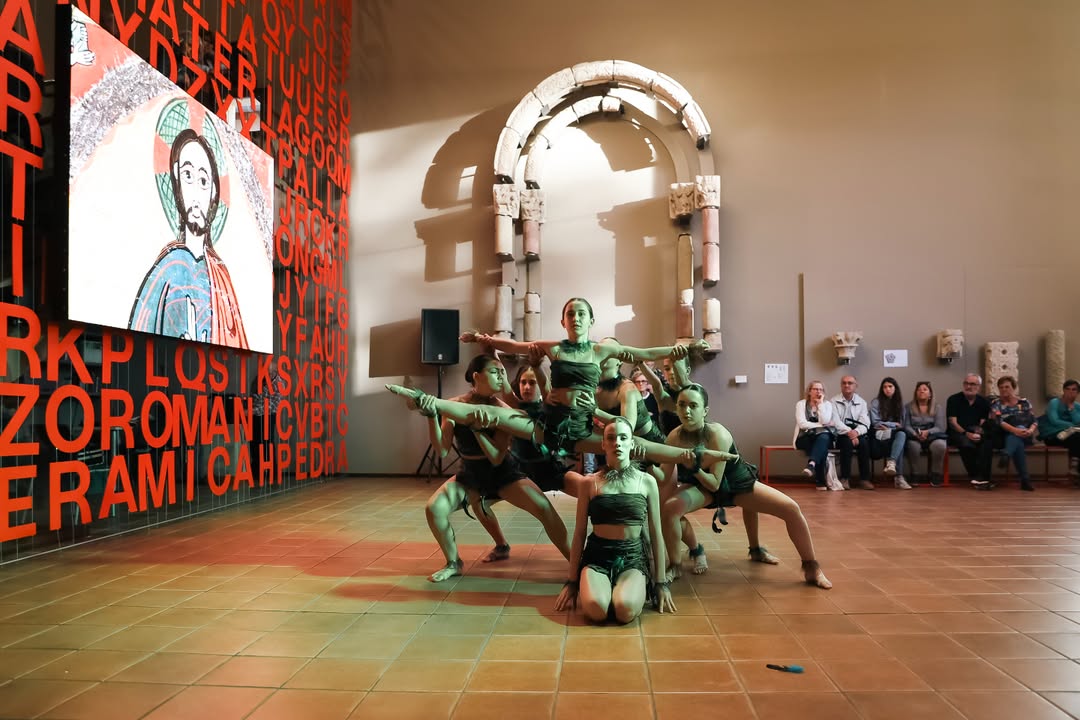 casesdoliba's tweet photo. Agenda | Nit dels Museus i Dia Internacional dels Museus al MEV
Dansa, música, ioga, ceràmica, contes i tallers. Entrada gratuïta.
📅 Dissabte 16/05 de 20 h a 24 h · Diumenge 17/05 de 10 h a 14 h 
📍 MEV, Museu d'Art Medieval de Vic
👉 https://t.co/zYuaEtsolW https://t.co/gqUZzbVTt7